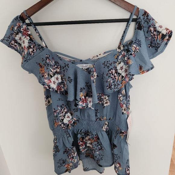 NWT sweet rain blue floral open shoulder top with straps and off shoulder sleeve - Picture 5 of 5